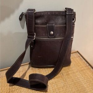 ROOTS CANADA DISTRESSED LEATHER MULTIPOCKETS SMALL CROSSBODY PURSE DARK BROWN